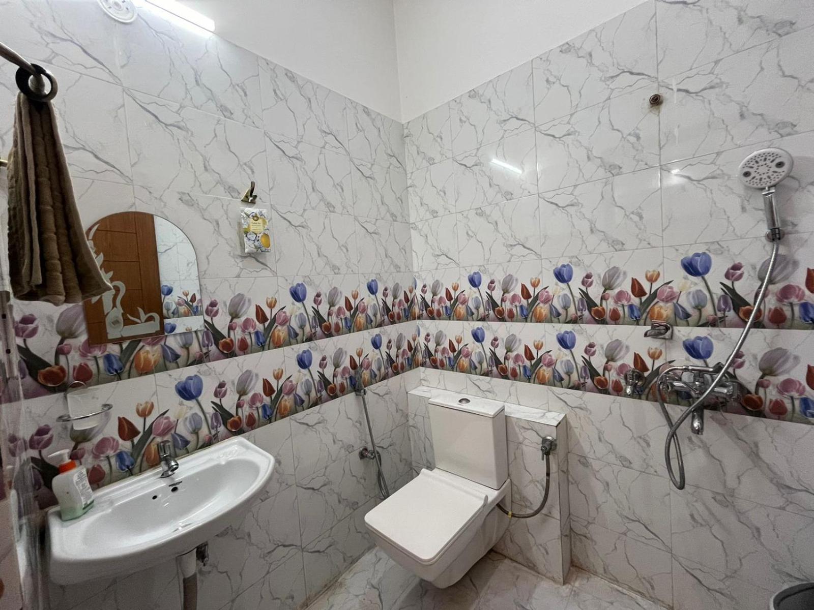 Shreshth Home Stay - Best Family Accommodation - 3Km From Har Ki Pauri, Haridwar, Uttarakhand Exterior photo
